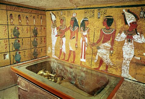 4 Tombes D'Enfants Découvertes Sur Un Site Égyptien Antique