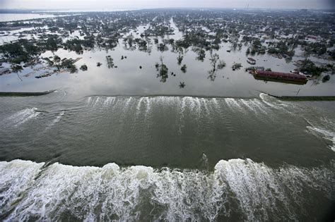 Aftermath Of Storm: Imagini De La Uraganul Katrina