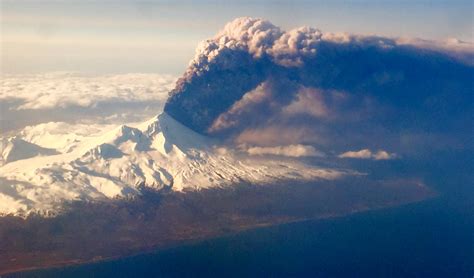 Alaska Volcano Eruption Yerel Uçuşları Tehdit Ediyor