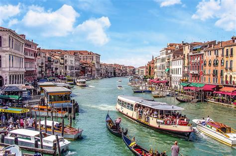 Bir Bakış: Bir Venedik Kanalı... Dondurulmuş