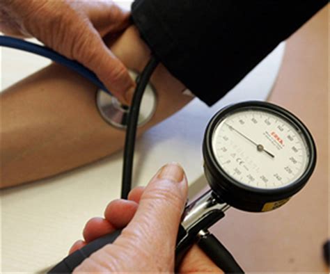 Blutdruckkontrolle In Beiden Armen Kann Zu Einer Stillen Krankheit Führen