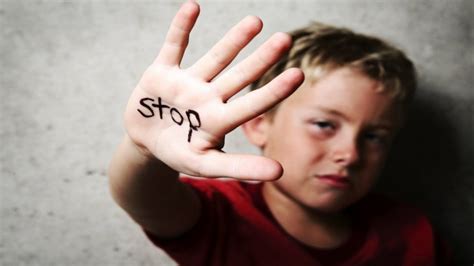 Comment Parler Aux Enfants De L'Intimidation Et De La Maltraitance