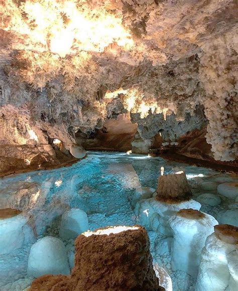 Cueva Cerca De Chicago Llena De Maravillas Antiguas