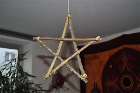 Décoration de Noël: une étoile de branches