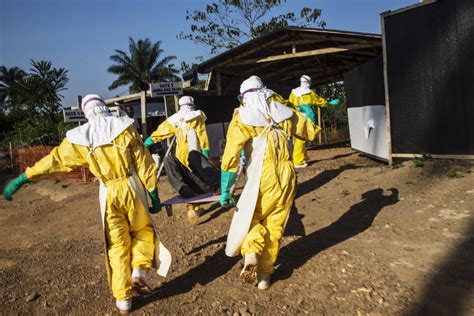 Ebola-Udbrud: Gør Hazmat-Dragter Beskyt Arbejdere, Eller Bare Skræmme Alle?