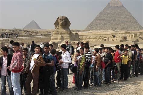 Egiptuses Mahajäetud Miljonite-Emme Kalmistu