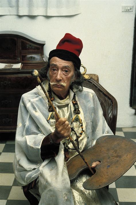 Exhumarea Lui Salvador Dalí: Costumul De Paternitate Duce La Mormântul Artistului