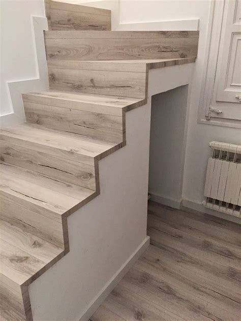 Instale escaleras de piso