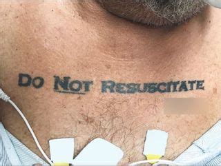 Man'S Ongewone 'Do Not Resuscitate' Tattoo Sparks Ethiekdebat