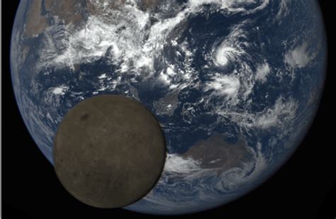 Moon Photobombs Earth În Noul Videoclip Nasa
