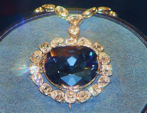 Mystère De La Malédiction Des Diamants De L'Espoir