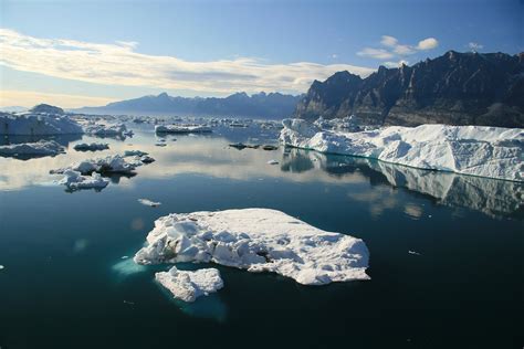 Noile Icy Island Formează Retrageri Ale Ghețarului Arctic
