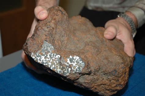 Rock Gevonden Door Missouri Farmer Is Rare Meteorite