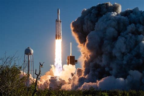 Spacex Falcon Heavy: Dev Rocket'Le Ne Var Ne Yok?