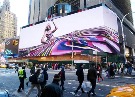 Times Square Získává Billboard Na Solární Energii