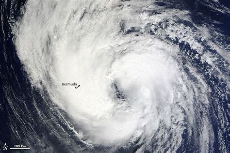 Trooppinen Storm Leslie Pyysi Yli Bermudan