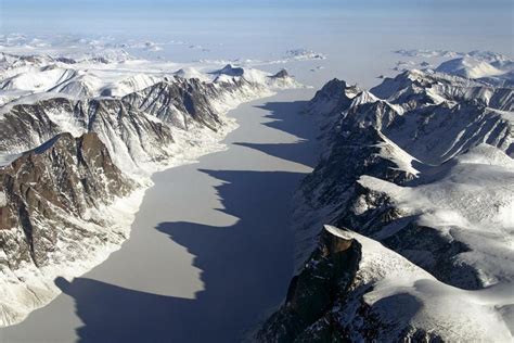 În Poze: The Vanishing Ice Of Baffin Island