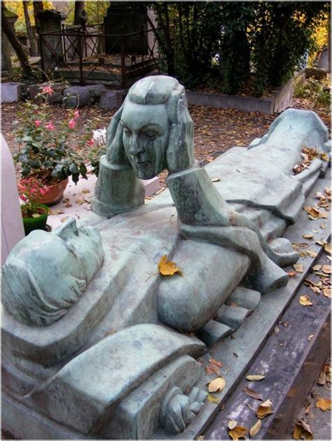 Знаменитые люди похоронены на парижском кладбище Пер-Лашез