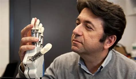 „Pielea” Artificială Îndelungată Ar Putea Oferi Roboților O Senzație De Atingere