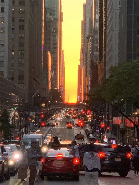 「マンハッタンヘンジ」今夜ニューヨーク市を照らす夕日