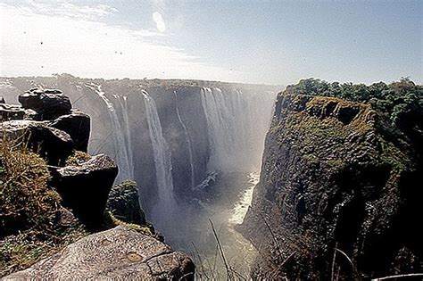 スプラッシュアウト：世界で最も驚くべき滝